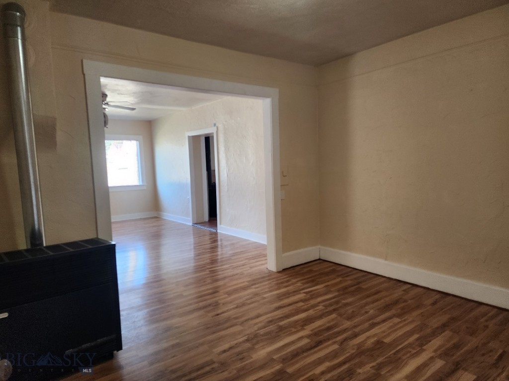 406 1st W Property Photo 17