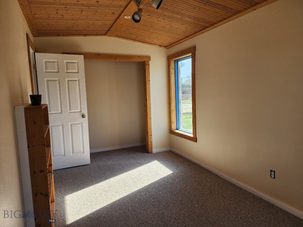 406 1st W Property Photo 20
