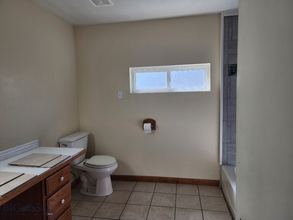 406 1st W Property Photo 30
