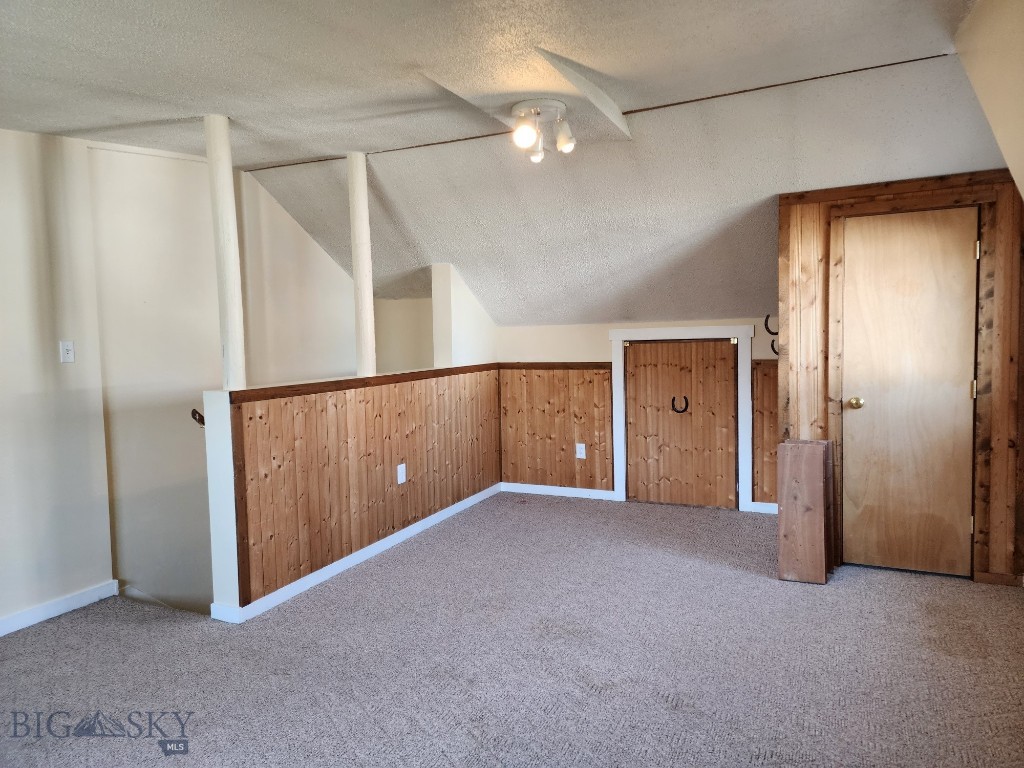 406 1st W Property Photo 32