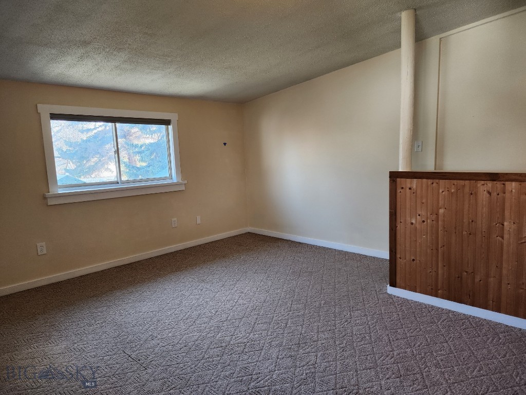 406 1st W Property Photo 33