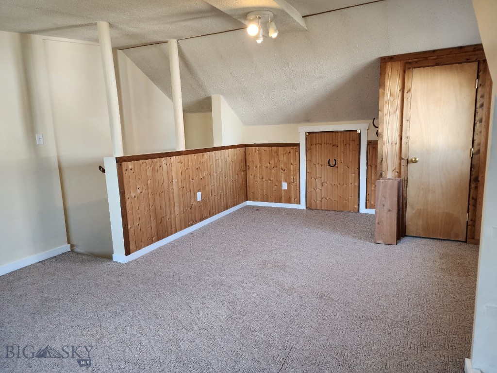406 1st W Property Photo 35