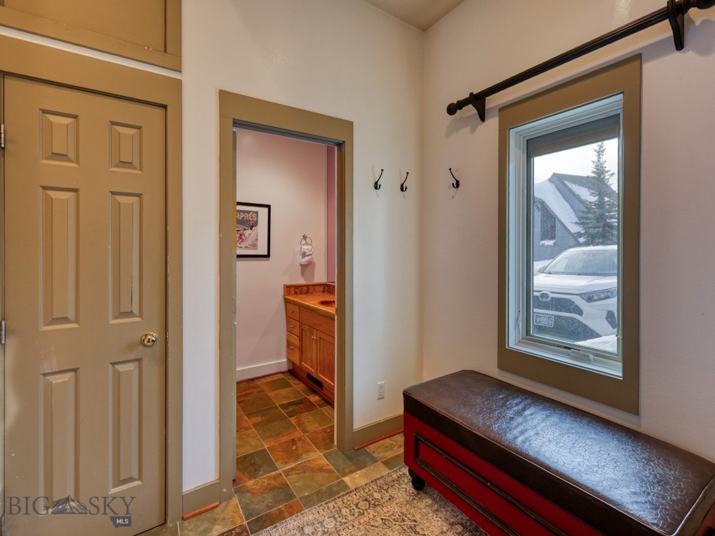 17 Saddle Ridge Road Unit B-3 Property Photo 5