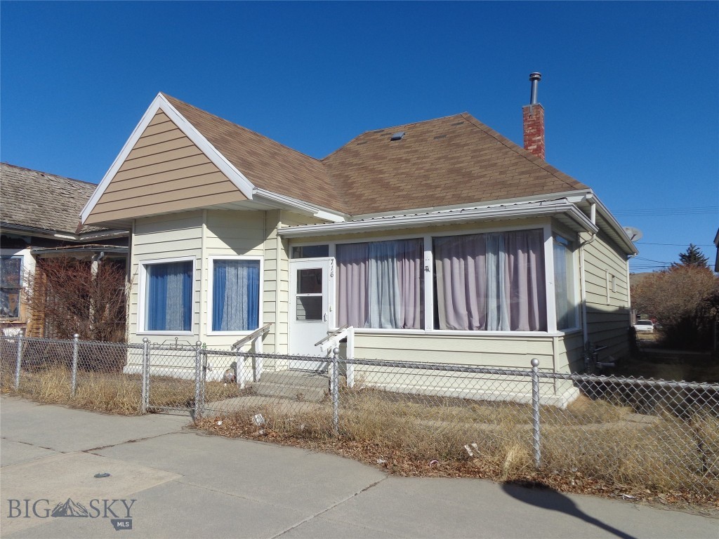 716 E 4th Street Property Photo