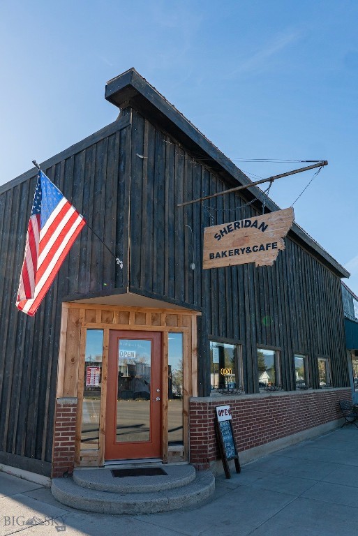 201 S Main Street Property Photo