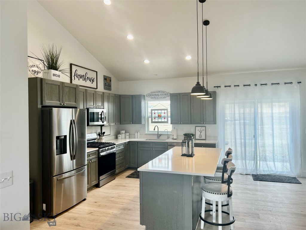 42 Wild Rye Place Property Photo 3