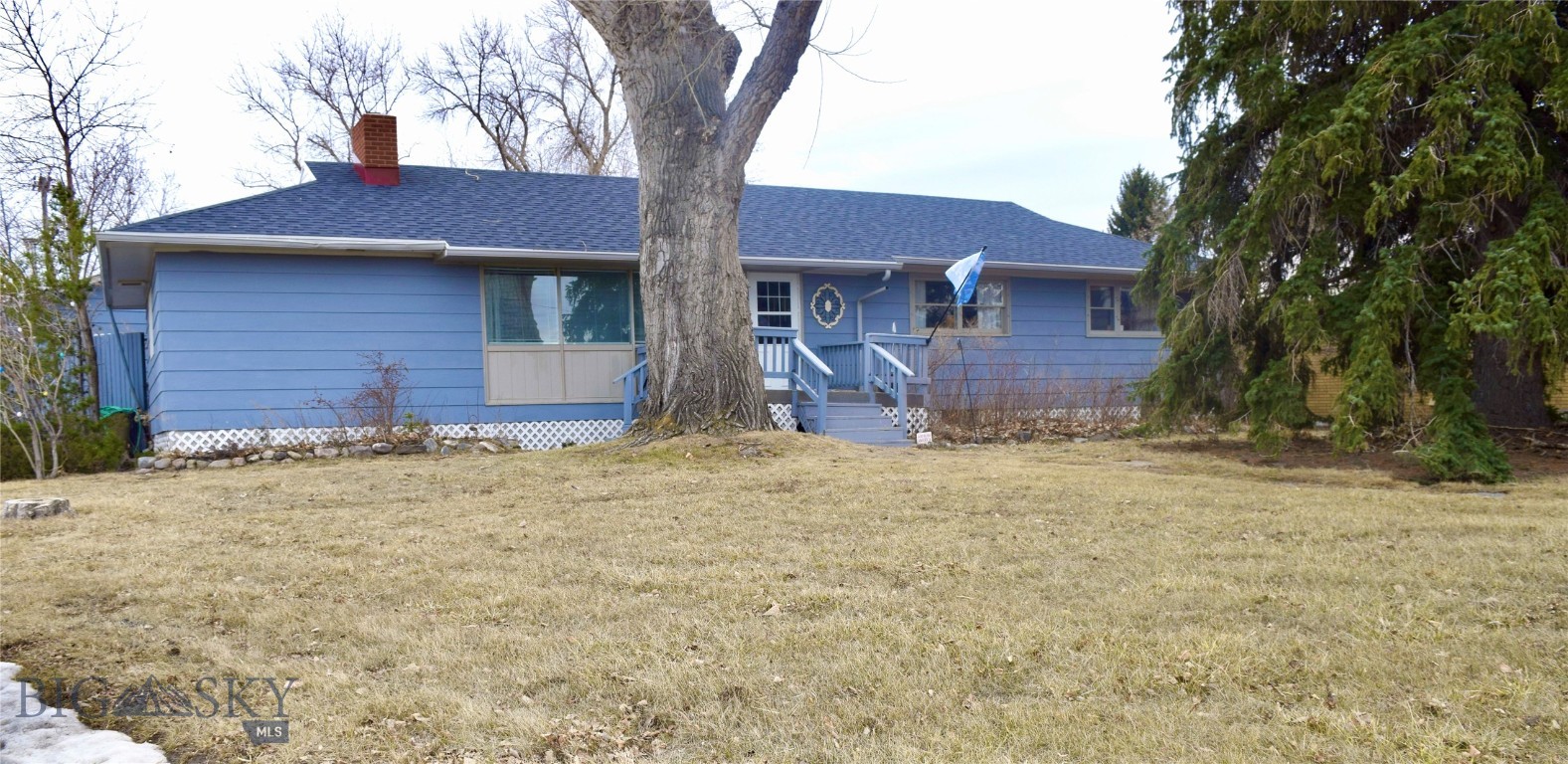215 S Kansas Street Property Photo