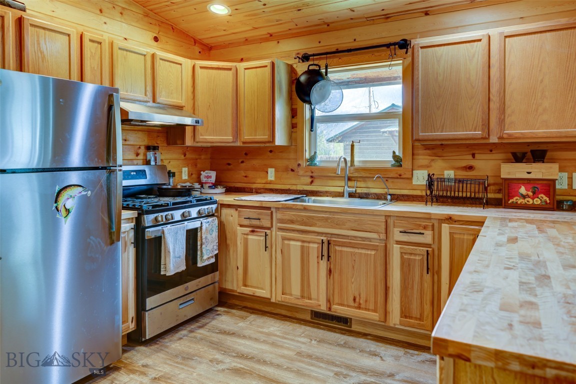 17 Evergreen Lane Property Photo 39