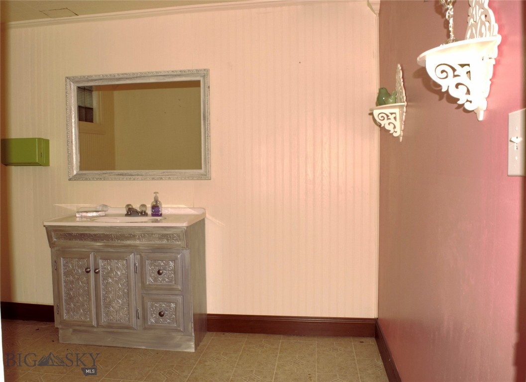 1 S Maryland Property Photo 15