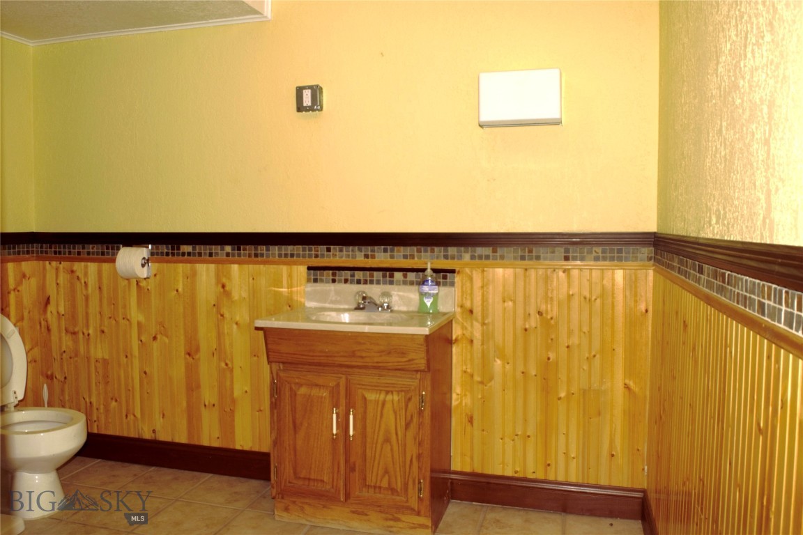1 S Maryland Property Photo 16