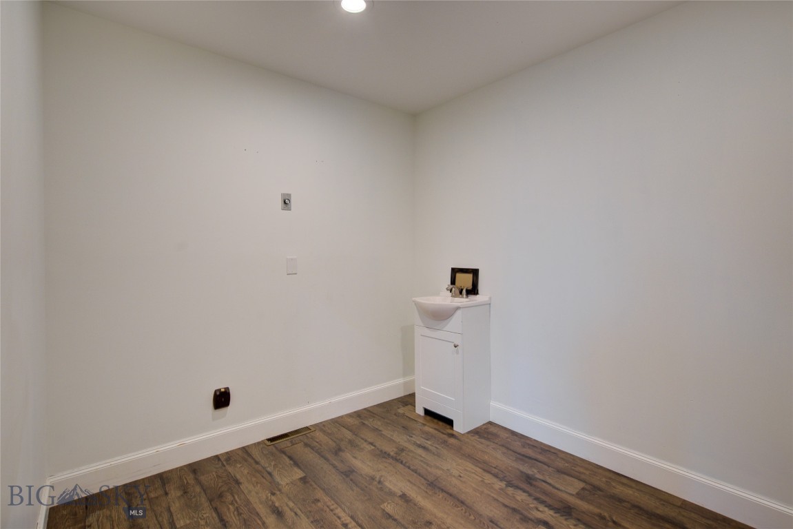 7710 Shedhorn Drive B Property Photo 11