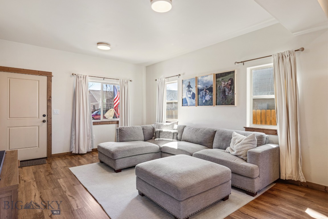 1009 Idaho B Property Photo 1