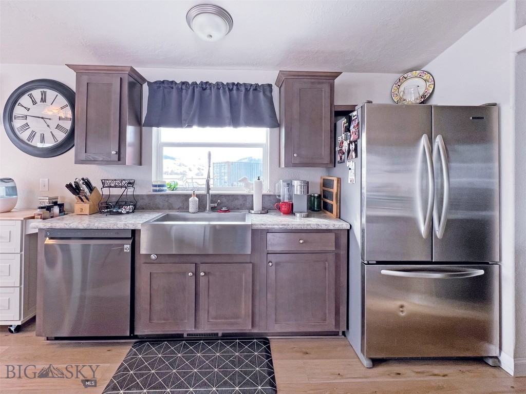115 W 4th Avenue Property Photo 6