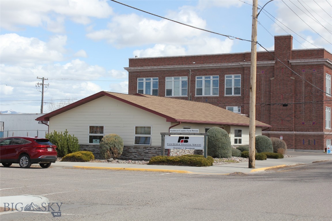 221 E Reeder Property Photo 2