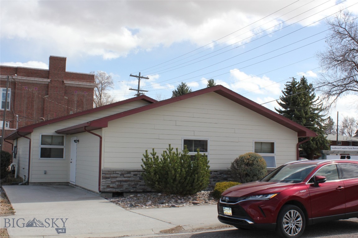 221 E Reeder Property Photo 4