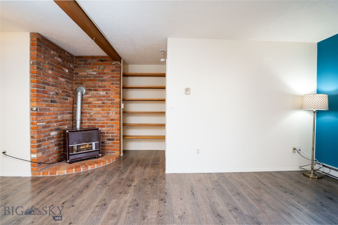 210 S 16th D Property Photo 4