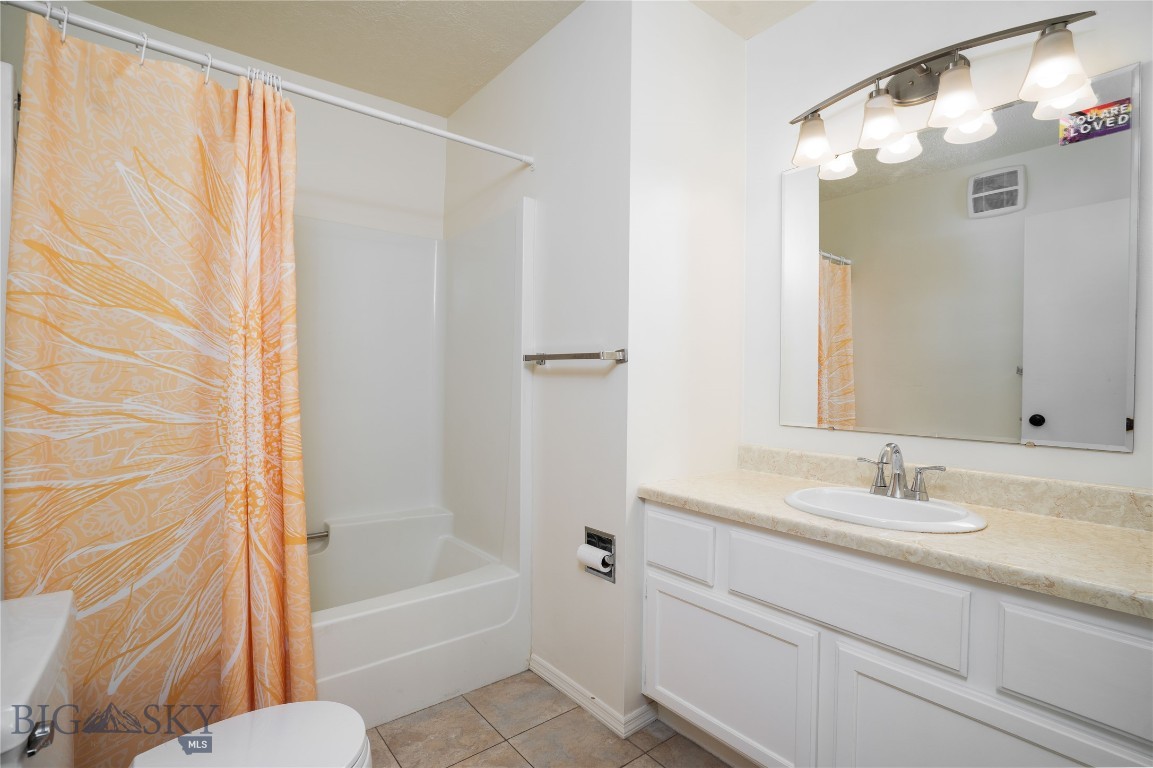 210 S 16th D Property Photo 8