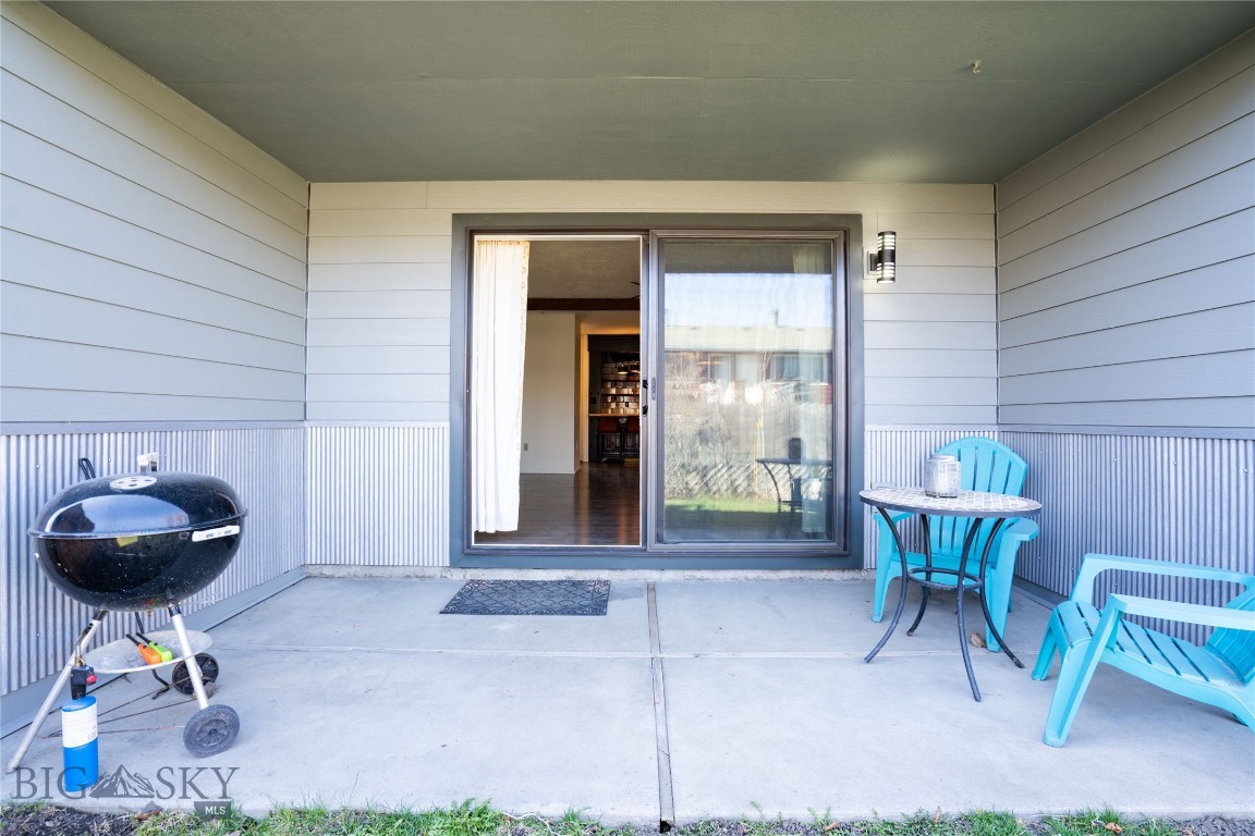 210 S 16th D Property Photo 17