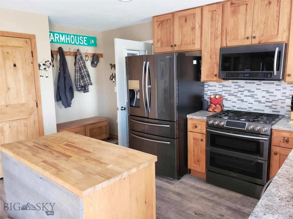 10 Lester Lane Property Photo 19