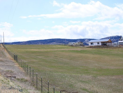 10 Lester Lane Property Photo 7
