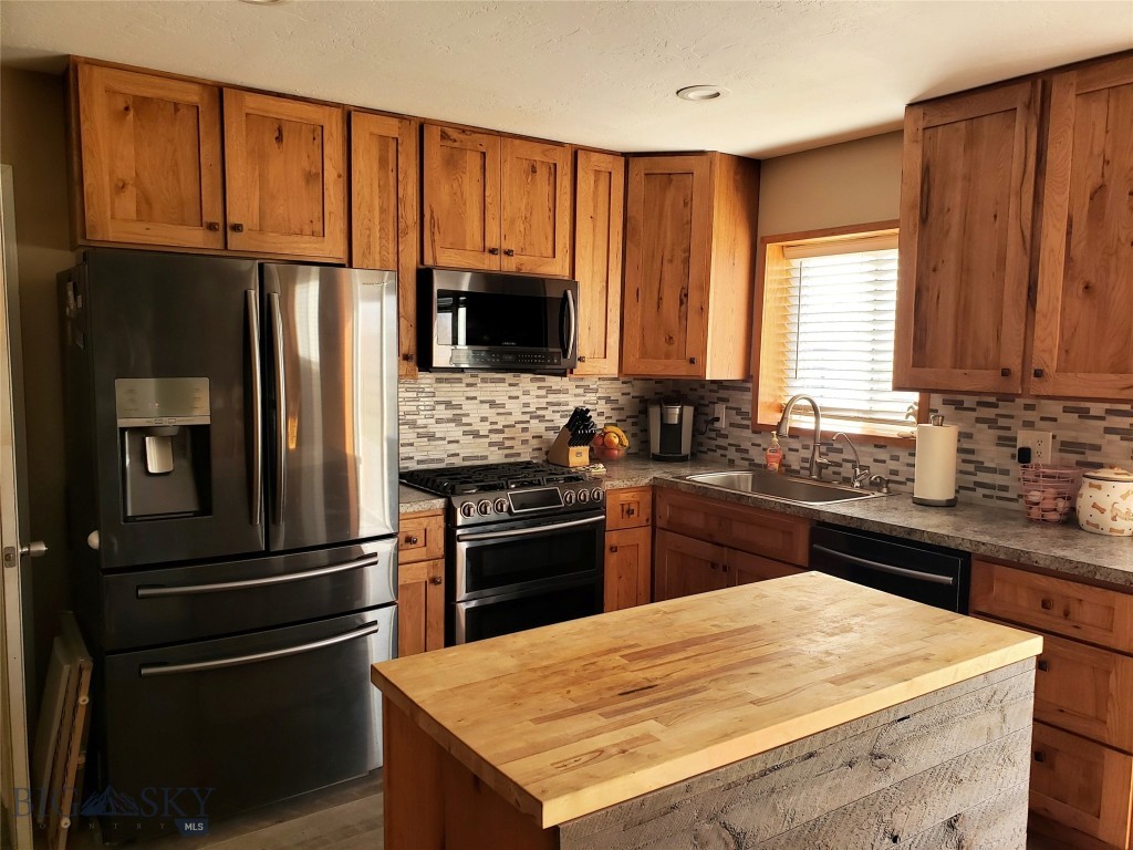 10 Lester Lane Property Photo 22