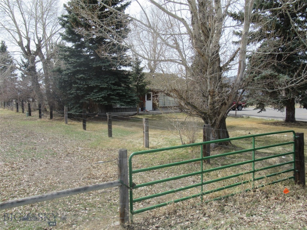 1830 Holmes Property Photo 8