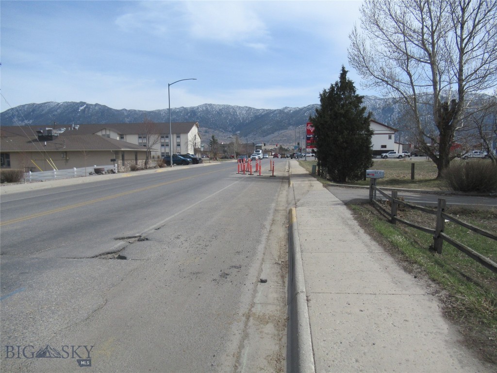 1830 Holmes Property Photo 9