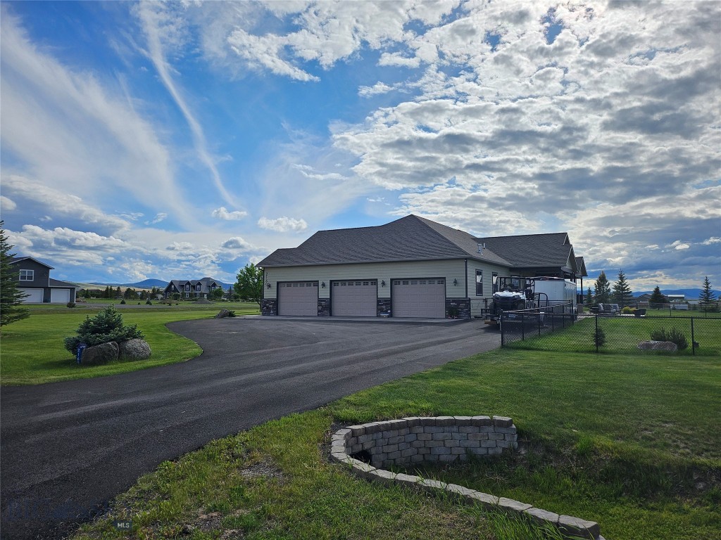 2160 Crested Wheat Loop Property Photo 3