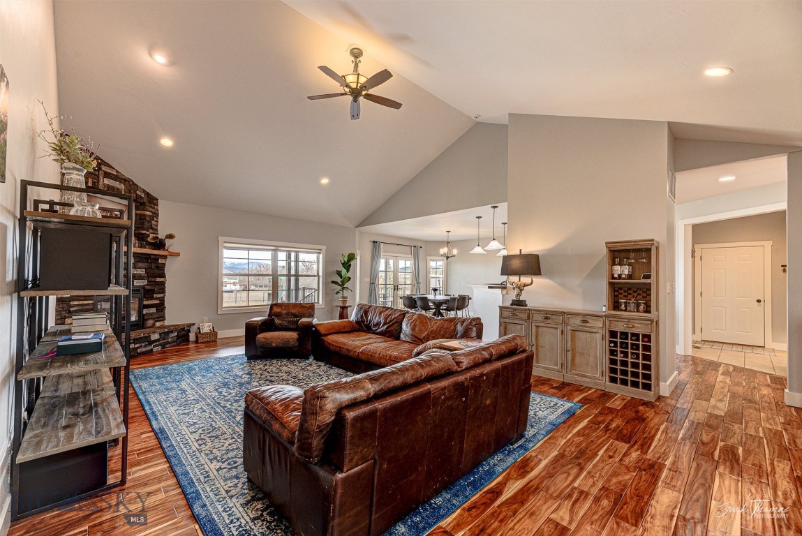 2160 Crested Wheat Loop Property Photo 9