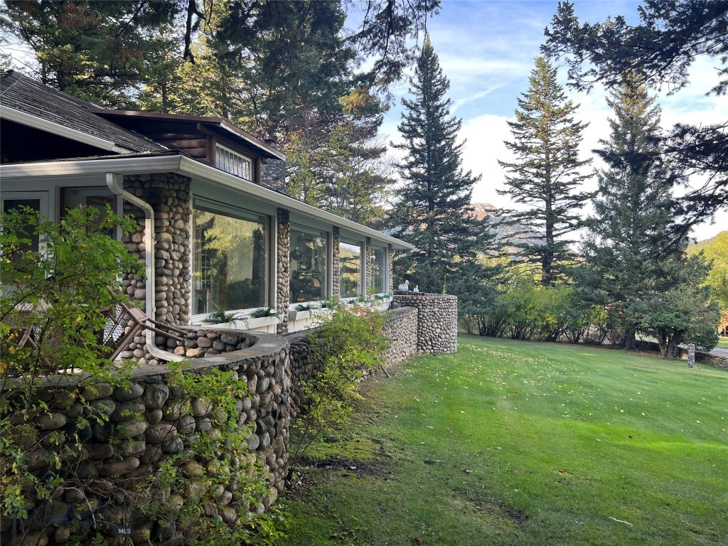 14 Whispering Pines Property Photo 1