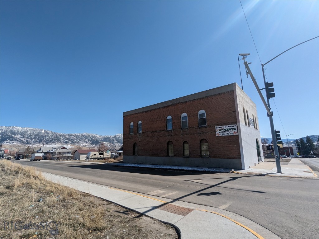 202 S Arizona Street Property Photo 18