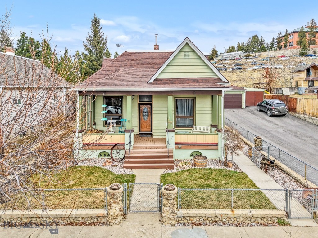 1417 W Diamond Property Photo 1