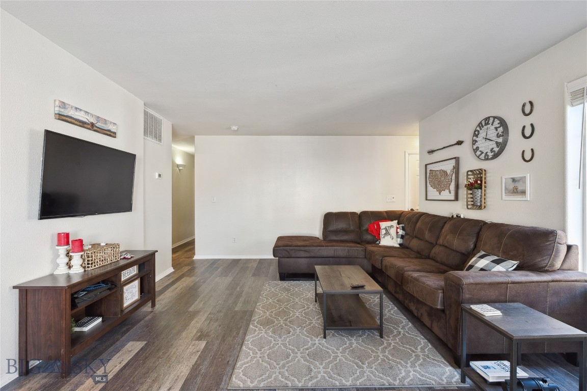 859 Forestglen 4D Property Photo 1