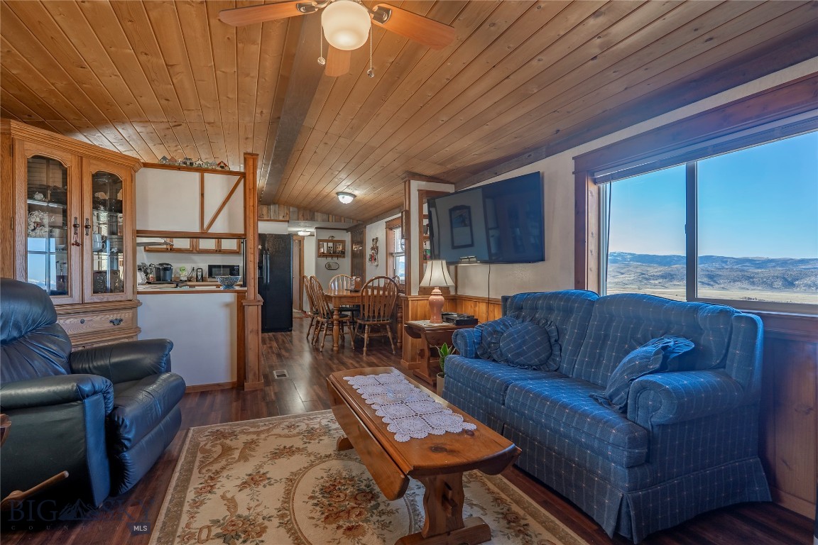 57 Outlaw Hill Property Photo