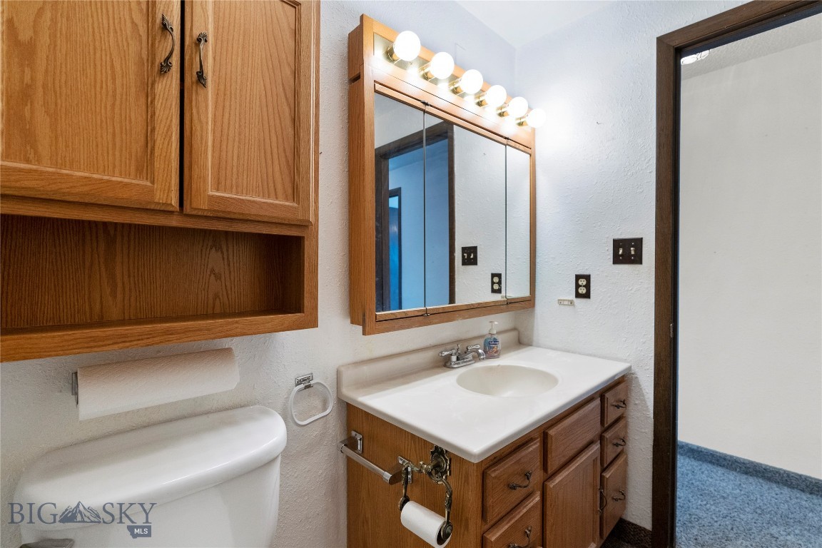 509 1st E Property Photo 14
