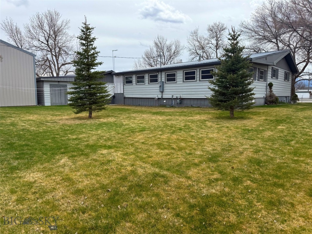 509 1st E Property Photo 15