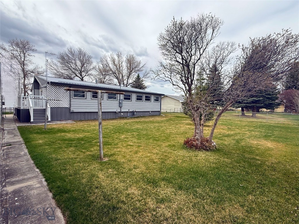 509 1st E Property Photo 16