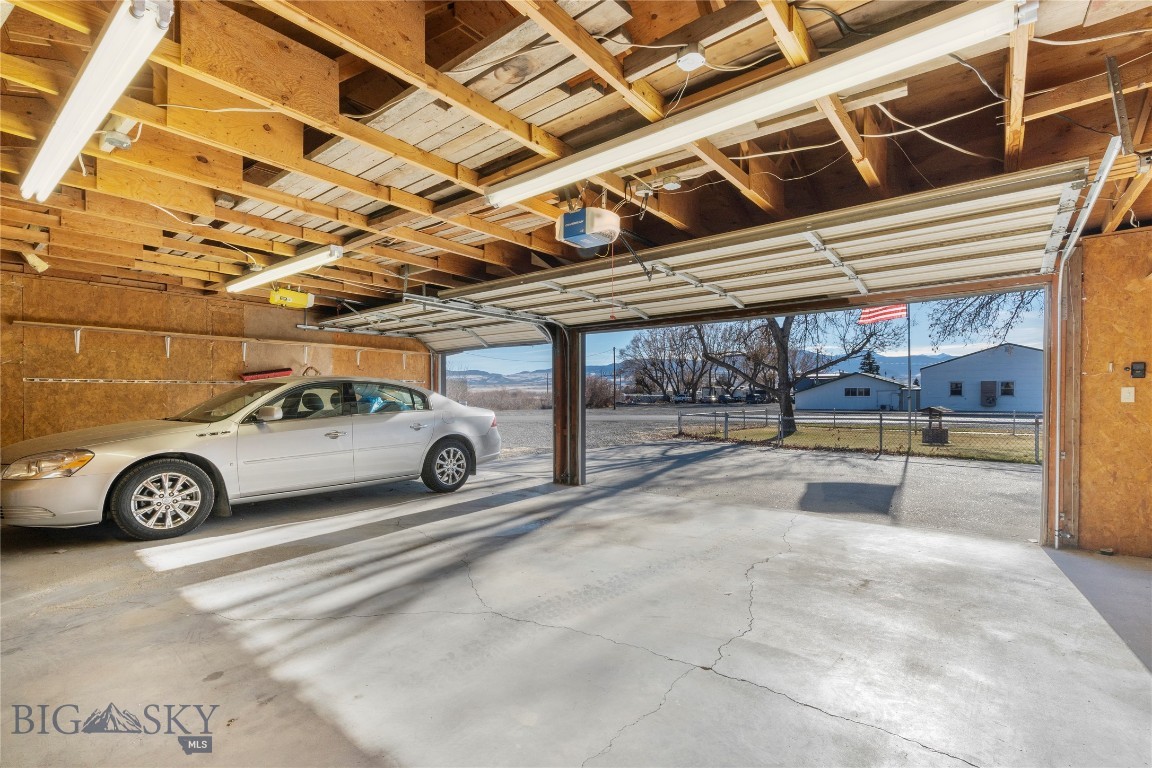 509 1st E Property Photo 20