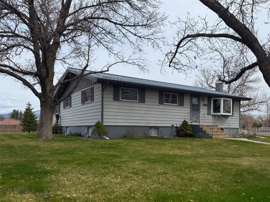 509 1st E Property Photo 23