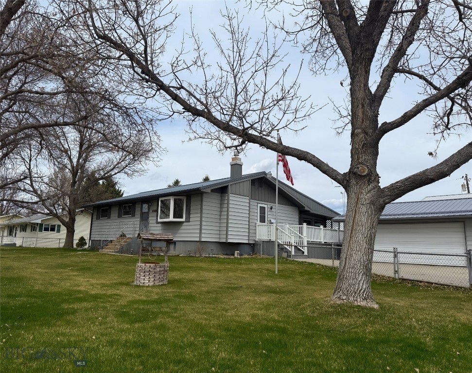509 1st E Property Photo 24