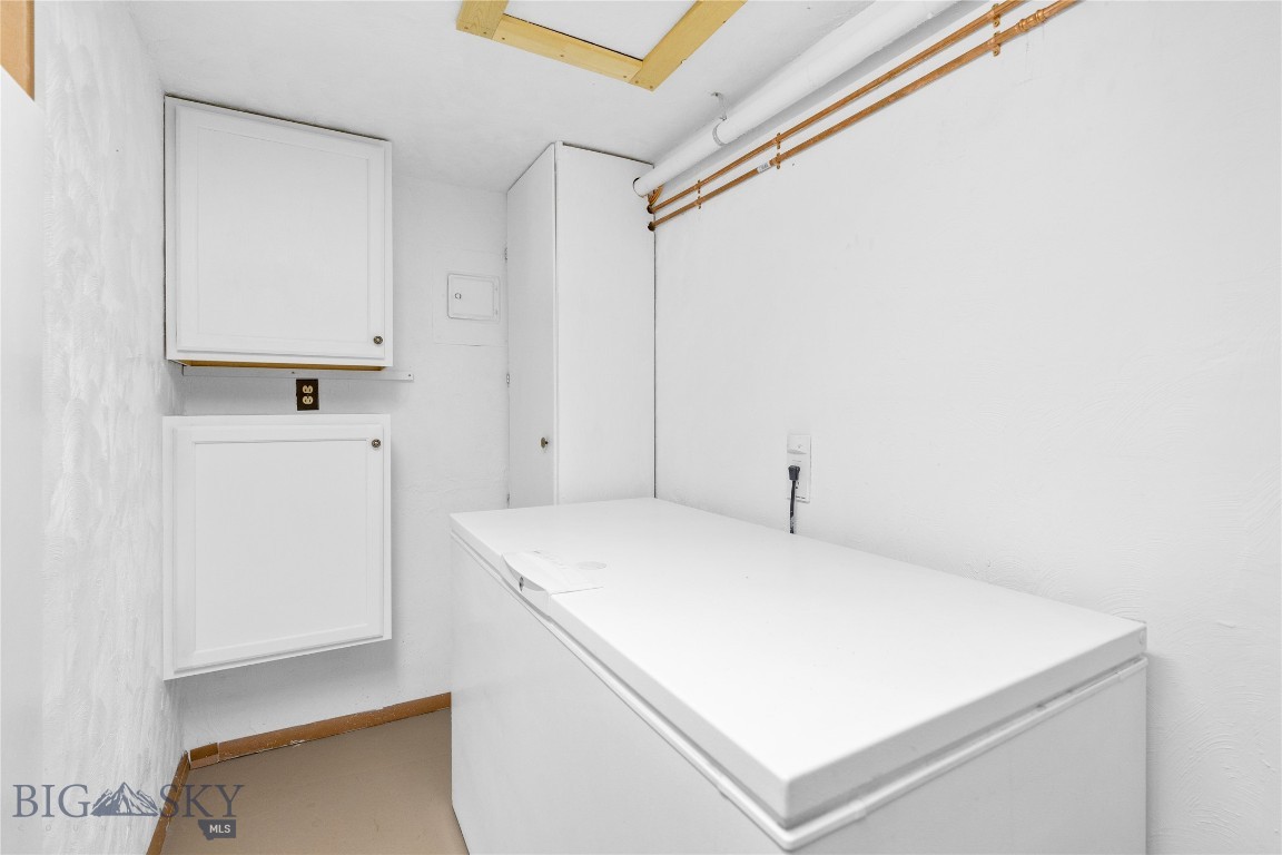 509 1st E Property Photo 37