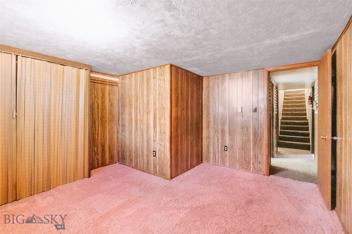 509 1st E Property Photo 38