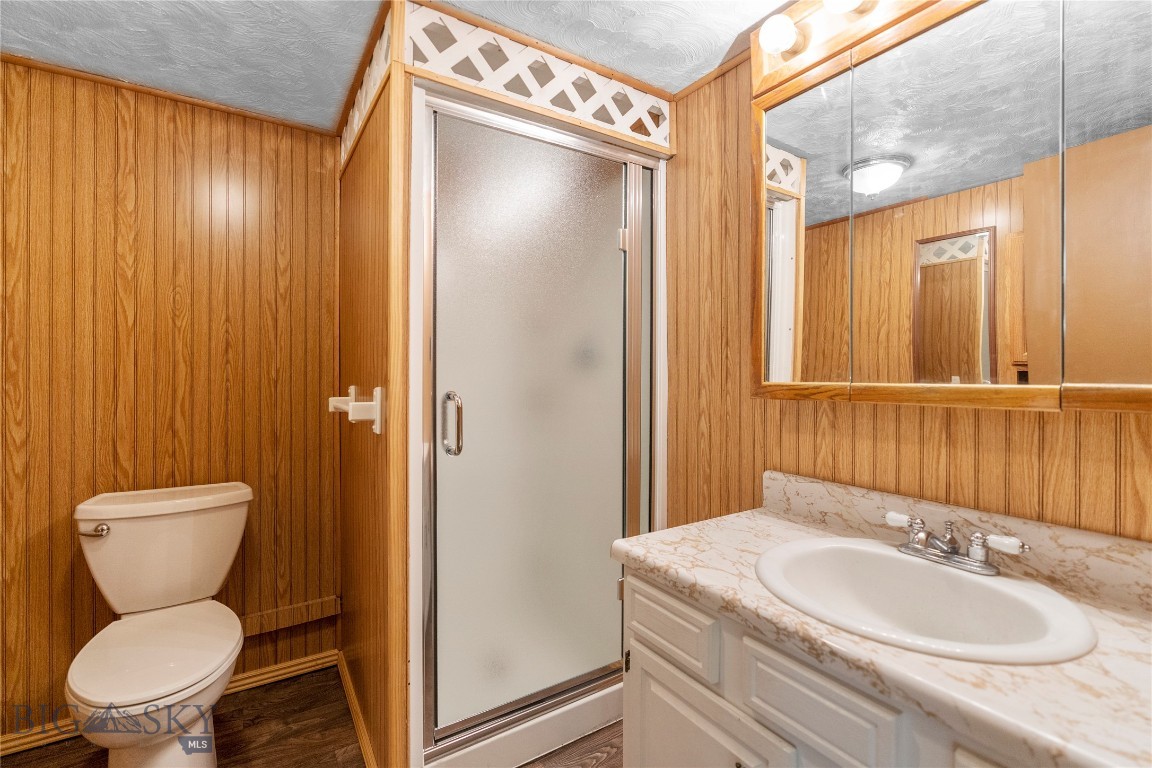 509 1st E Property Photo 41