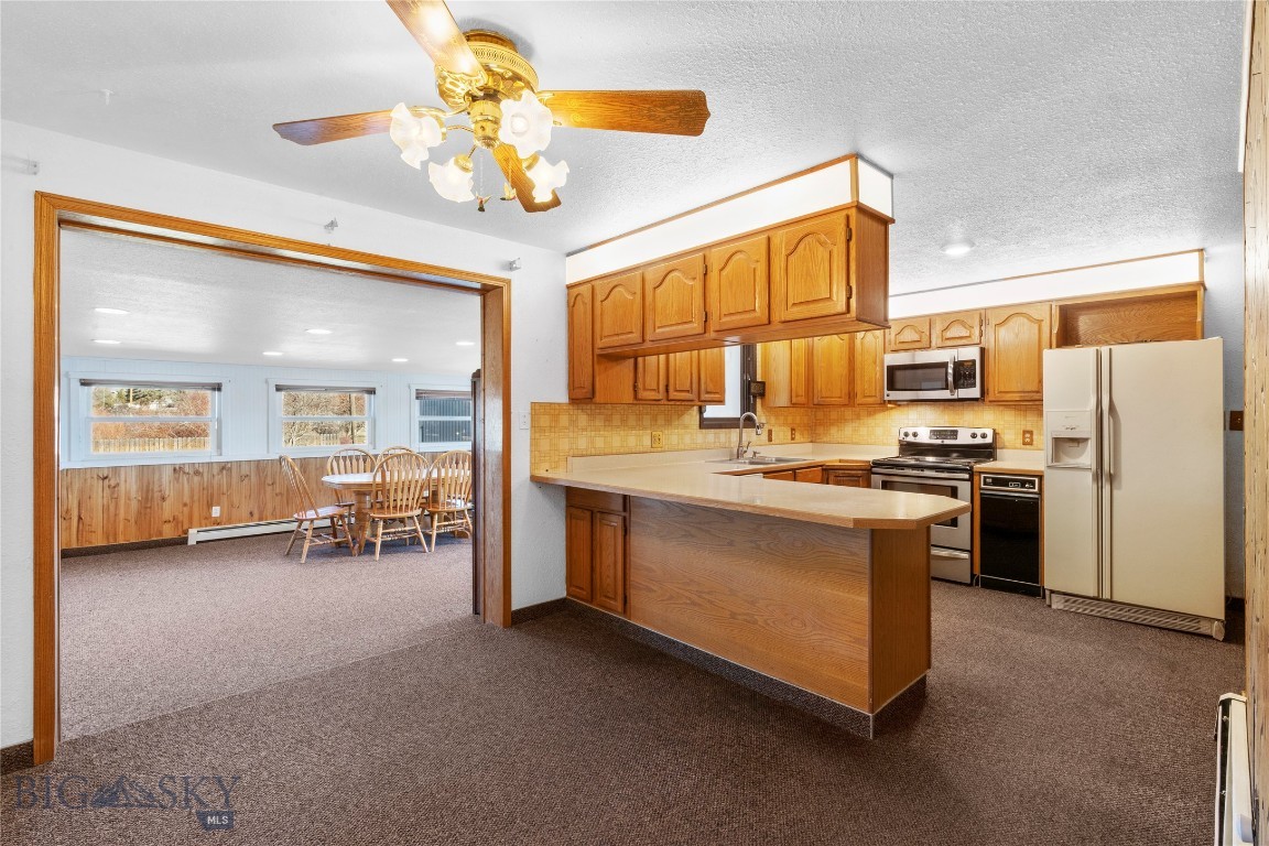 509 1st E Property Photo 46