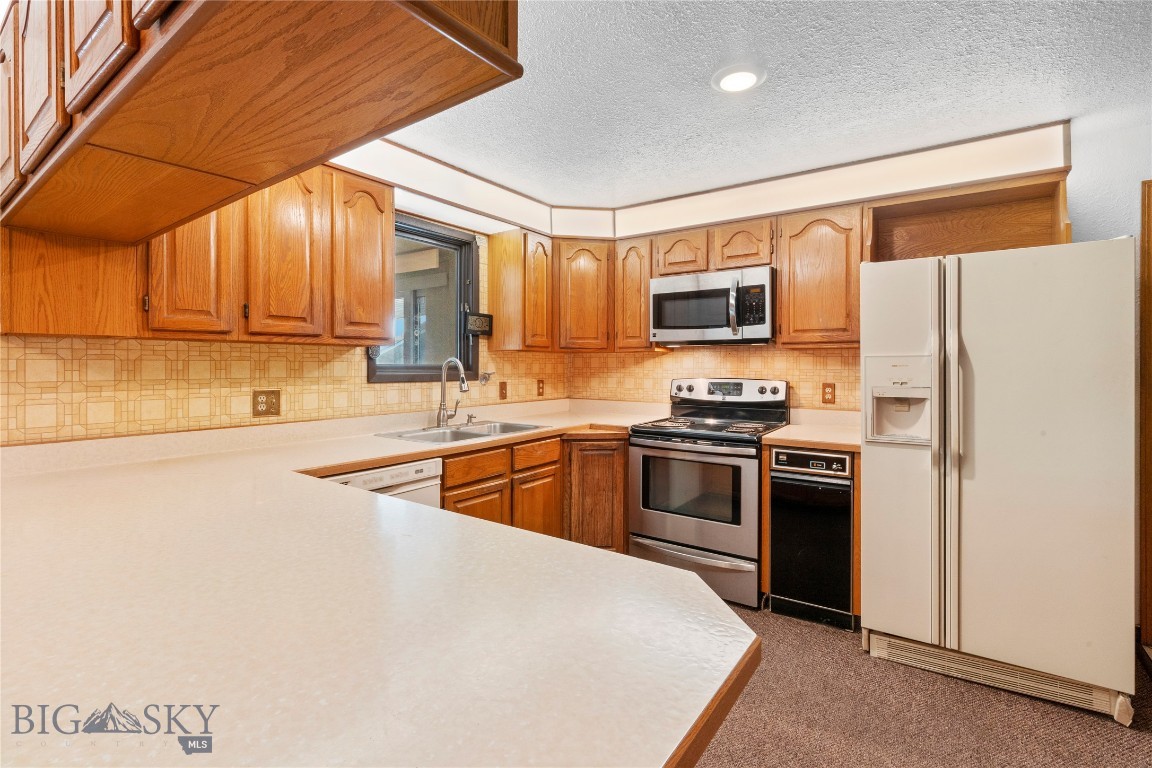 509 1st E Property Photo 49