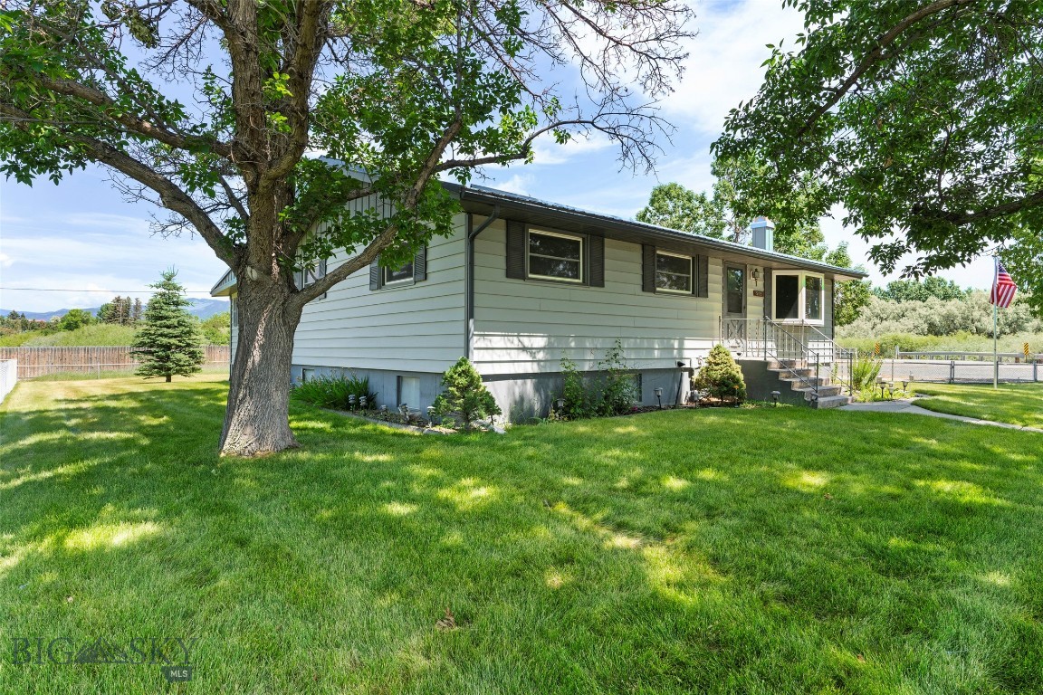 509 1st E Property Photo 55