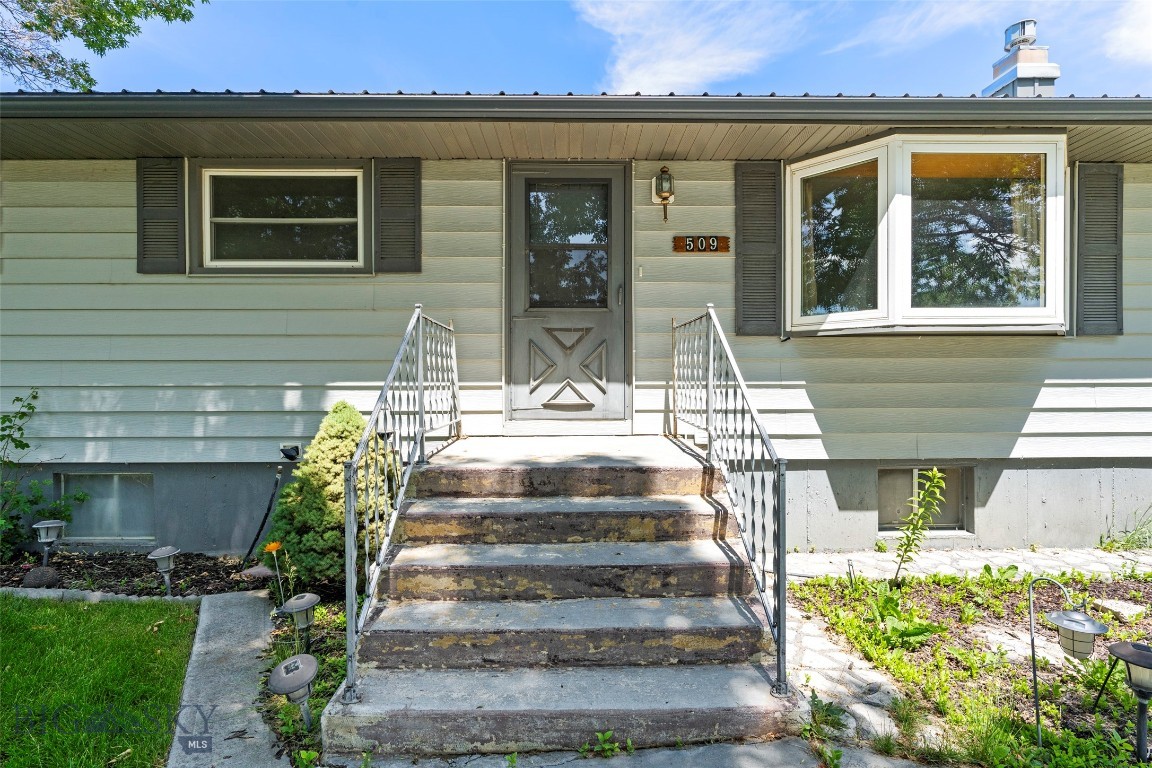 509 1st E Property Photo 57