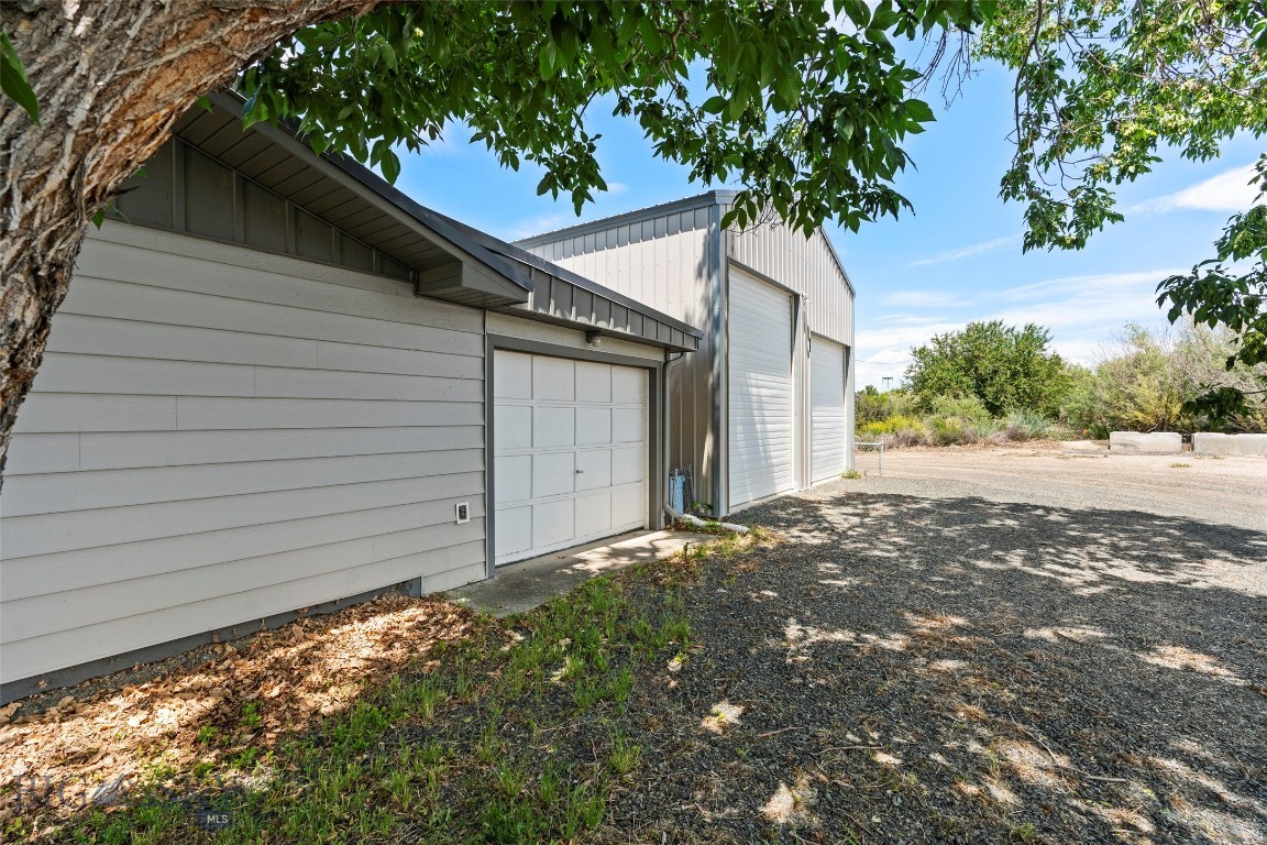 509 1st E Property Photo 70