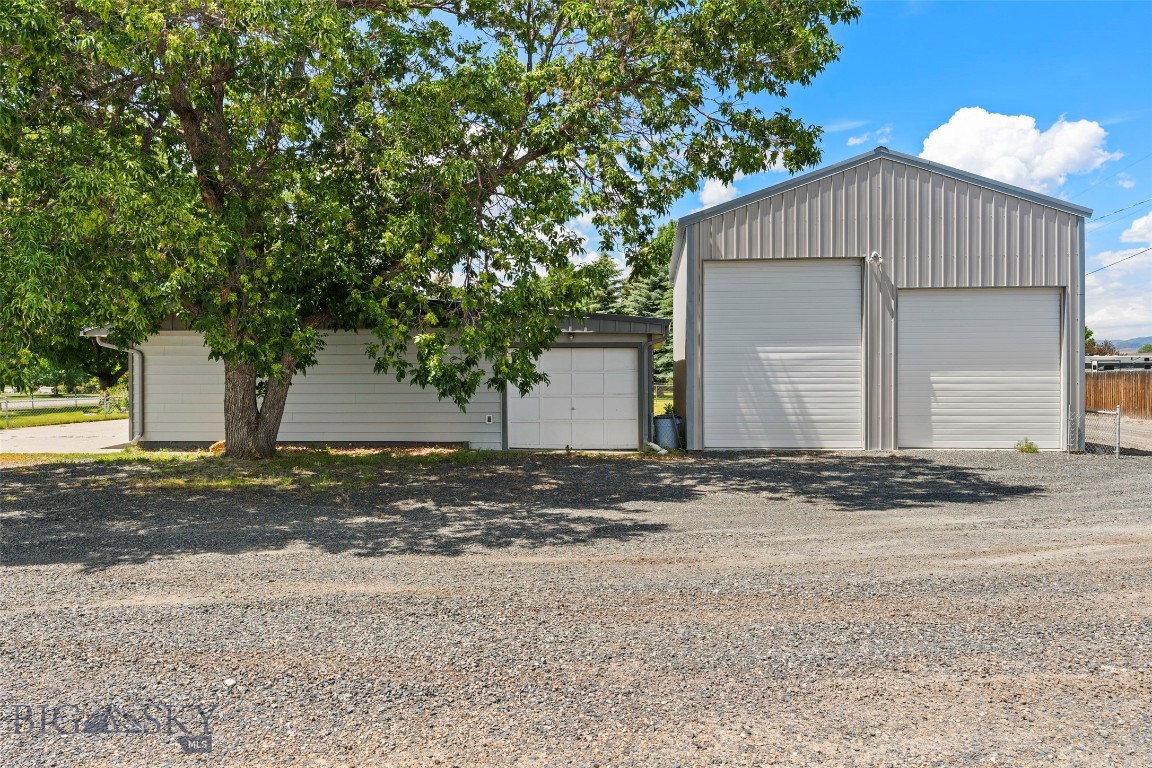 509 1st E Property Photo 84