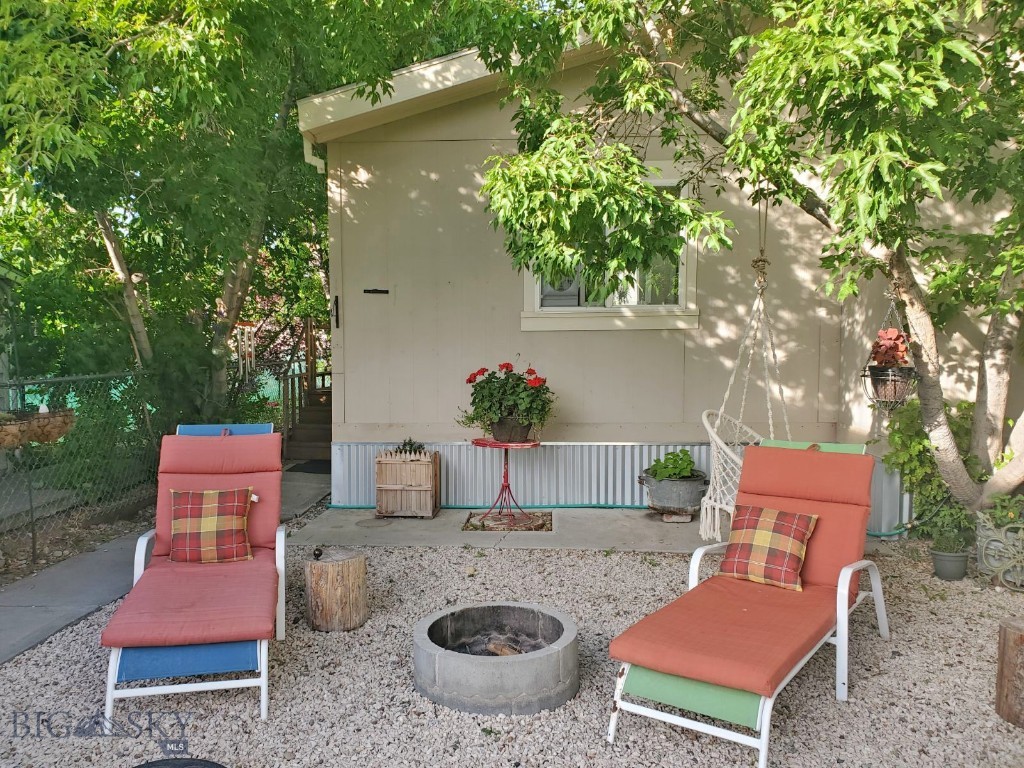 133 W Helena Street Property Photo